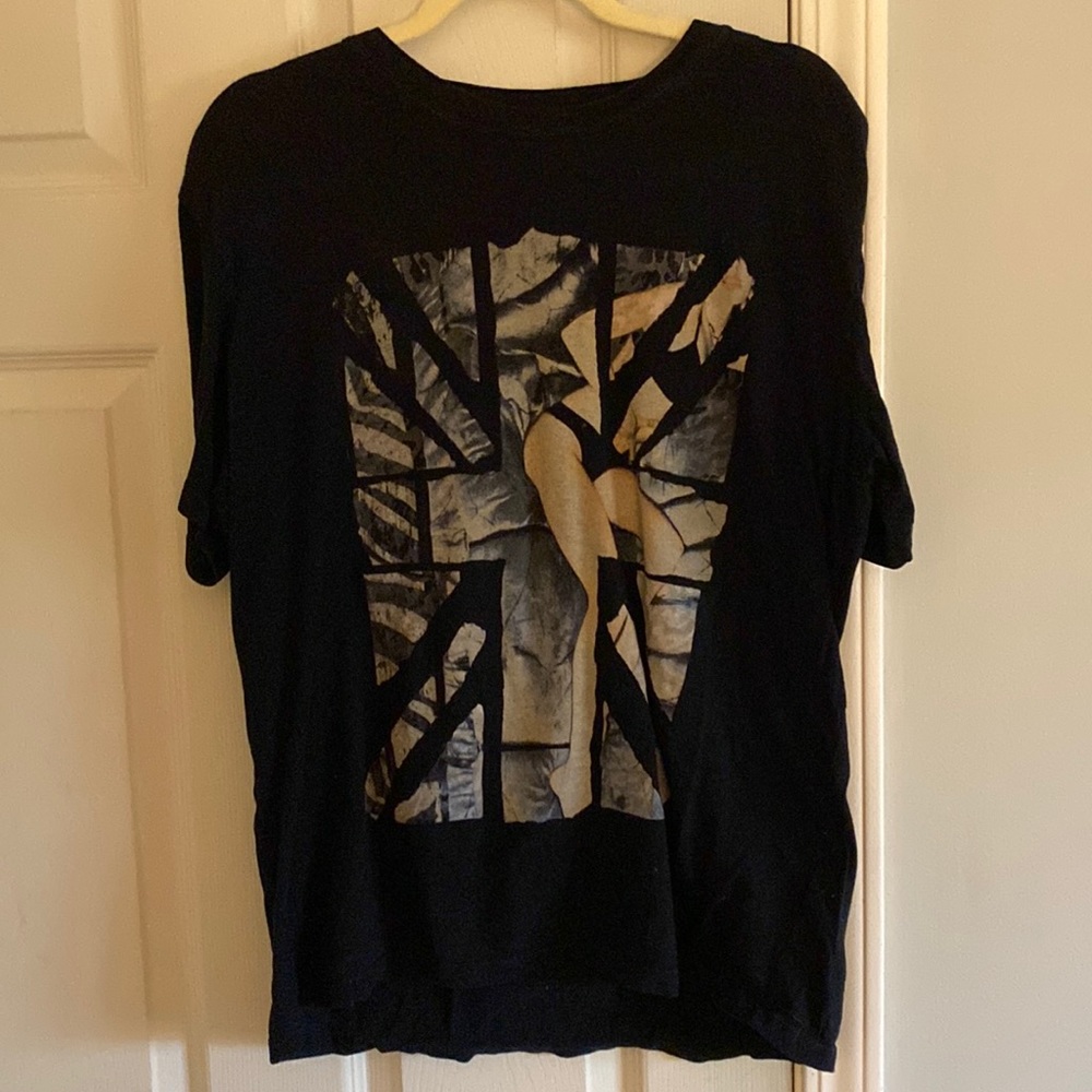 Vintage Guess Graphic T-Shirt in Black Great Condition